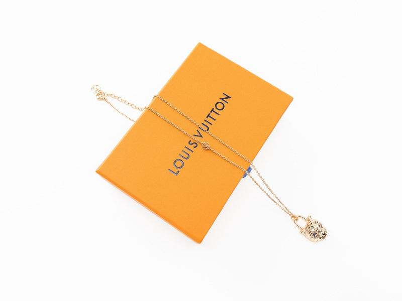 LV Necklace 03lyr680